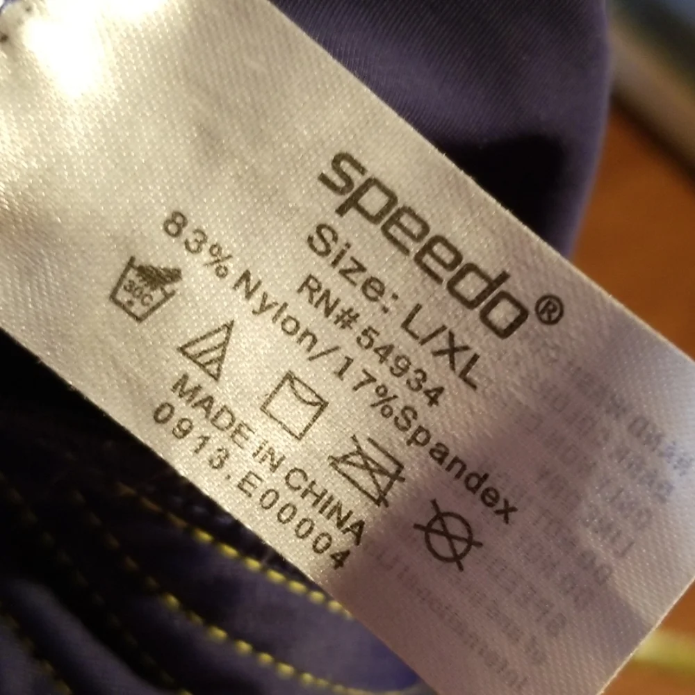 Speedo sun hat‎ uv50 blockthburn